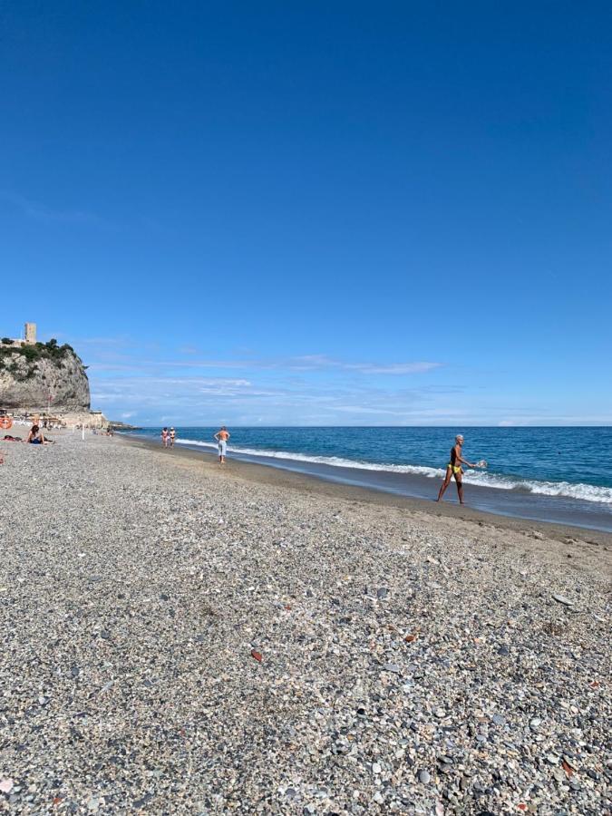 Koala Apartment Finale Ligure Bagian luar foto